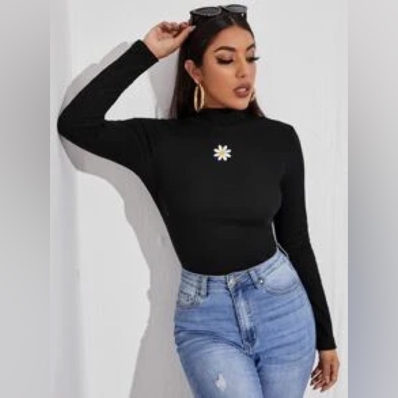 Daisy Embroidered Rib-Knit Long Sleeve Tee - Picture 1 of 2